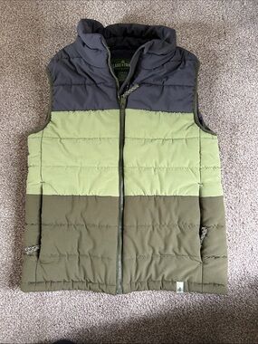 Lake & Trail Colorblock Puffer Vest in Olive, Light Green, Charcoal